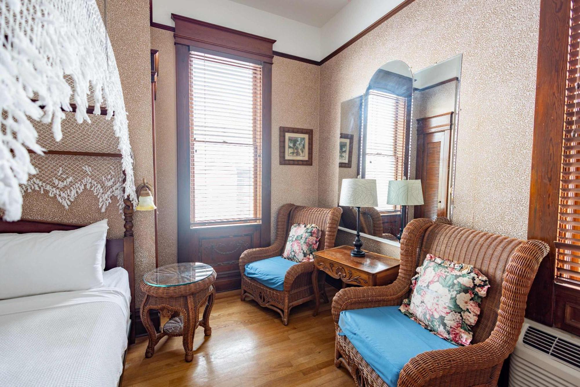 Classic King With Balcony At Curry Mansion كي وست المظهر الخارجي الصورة